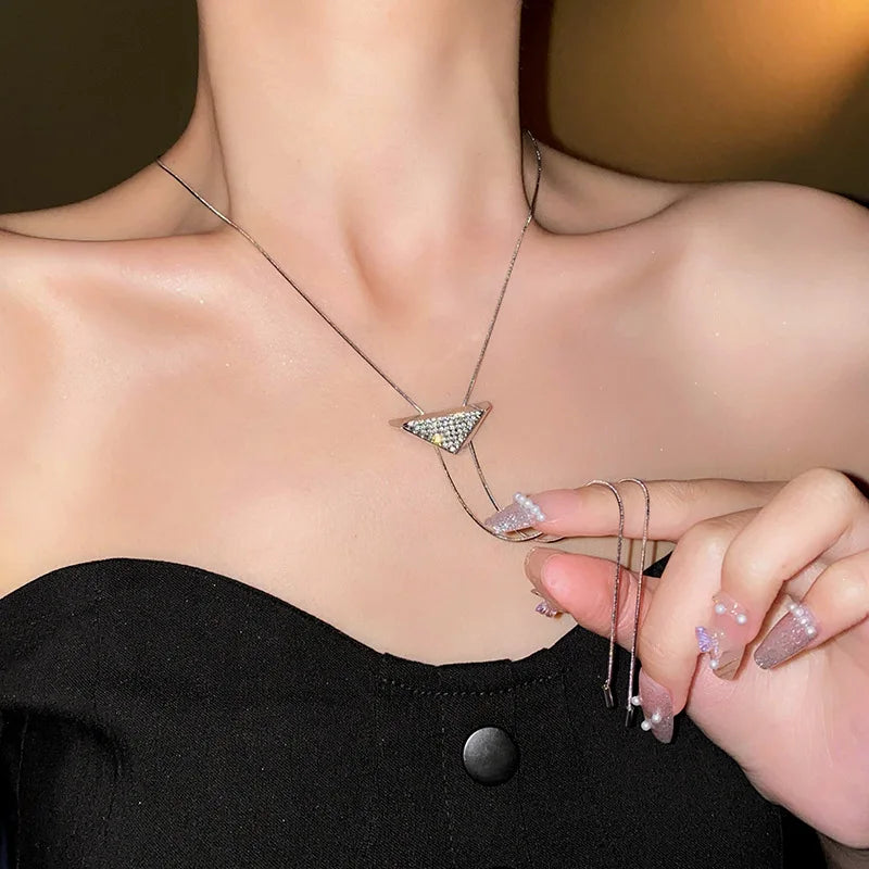 European and American Zircon Triangular Metal Pull-out Necklace, Cold Style Collarbone Chain, Simple and Versatile Necklaces