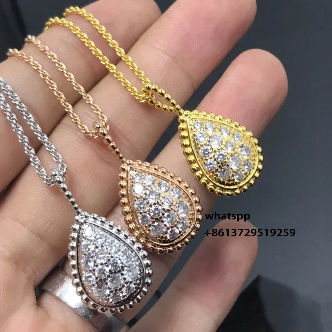 Fashion-Forward Necklace: Stylishly Versatile, Perfectly Complements Any Outfit