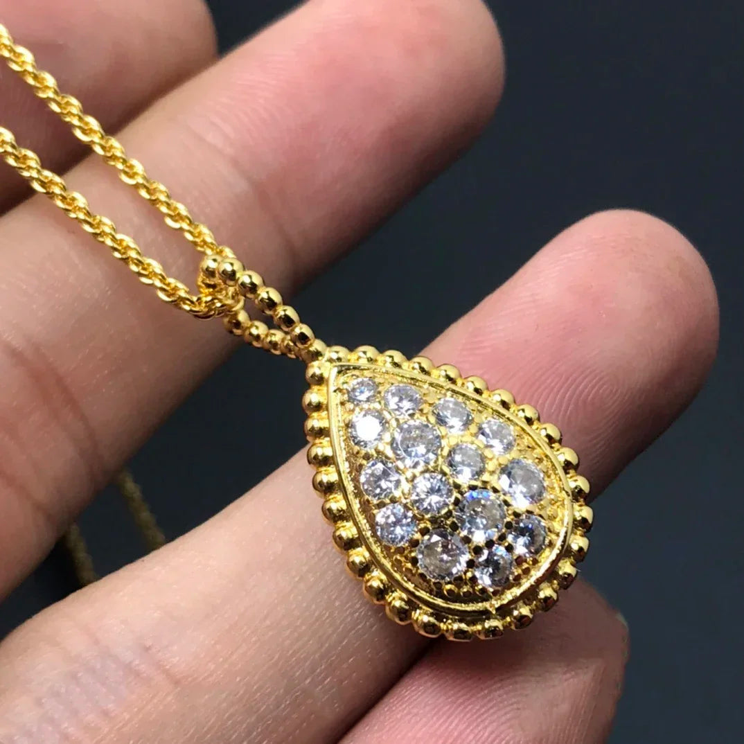 Fashion-Forward Necklace: Stylishly Versatile, Perfectly Complements Any Outfit